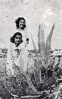 Josefina Manresa con su hermana