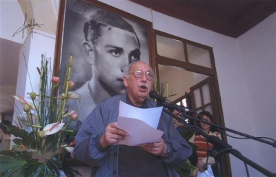 Julián A. Ramírez recitando